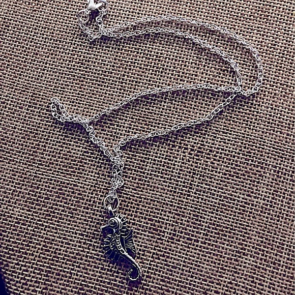 Set! Handmade silver seahorse earrings and 18” necklace with lobster clasp - Picture 2 of 4